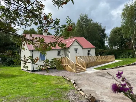 Family-friendly brand new cottage situated next to the golf course