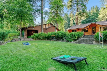 Riverfront luxury on White Pass with hot tub, firepit, and game room