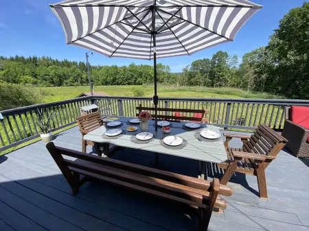 Catskills Getaway Home W/ Hot tub, Game room, fire pit and basketball court