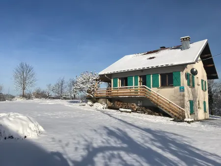Maison A LA Campagne Avec VUE Imprenable.proche Cascades & Lacs.ideal EN Famille