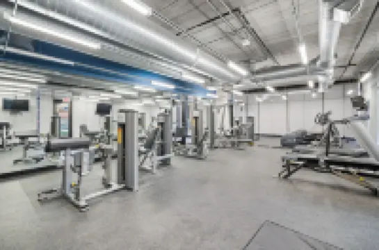 Near Wells Fargo, King Bed and Balcony and washer dryer, fitness room, Fireplace