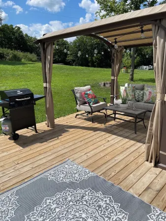 Cozy farmhouse family friendly with fire pit and grill, within hour to Keeneland