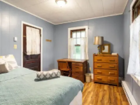 StarryPinesCottage w Cedar Sauna Steps to Trails Hotels in Catskill