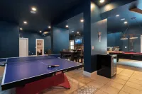 Stratton + Mt. Snow family getaway with Hot Tub, Fire Pit, Game Room, and AC!