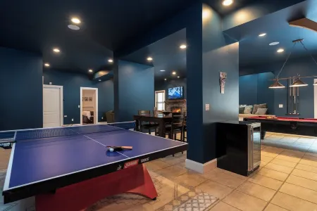 Stratton + Mt. Snow family getaway with Hot Tub, Fire Pit, Game Room, and AC!