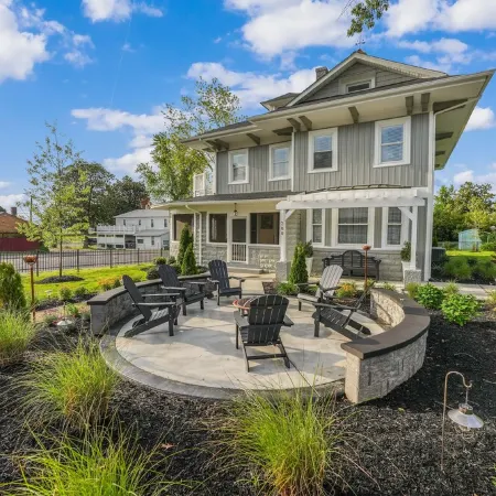 Greystone Manor - Magnificent!  Sleeps 10  Center of Town