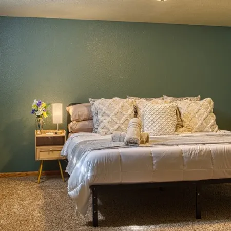 Cozy 5bdrm Haven in the Heart of Gillette 5 Min from Downtown- FREE Pool Passes!