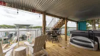 Lakefront Tiki Bar Hot tub Large Dock Firepit Sleeps14