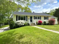 Hot Tub & Cloud Ceiling House Hotels in Montville
