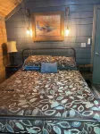 Secluded 1-bedroom cabin in the Shawnee National Forest at the Lake of Egypt.