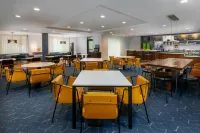 Courtyard Danbury - breakfast