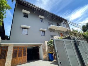 9 Residence Guesthouse Syariah Cilandak