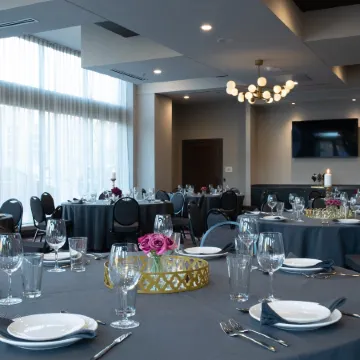 The Axis Hotel Moline, Tapestry Collection by Hilton