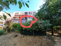 Apartment with terrace and garden view, 8 minutes walk from the beach