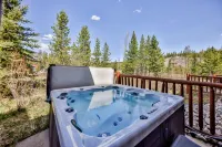 Beautiful 3 Bedroom/3.5 Bath Townhome w/Private Hot Tub, Garage & Mountain Views