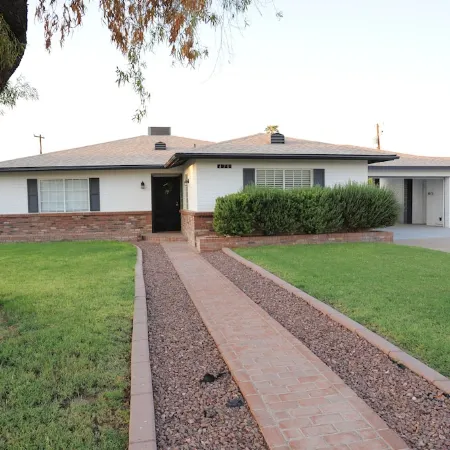 Cheerful 3 Bedroom Home w/ Pool! On Single Level! Downtown Chandler! Rare find!