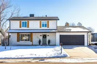 Newly remodeled modern farmhouse near the Rocky Mountains! Hotels near Hine Lake