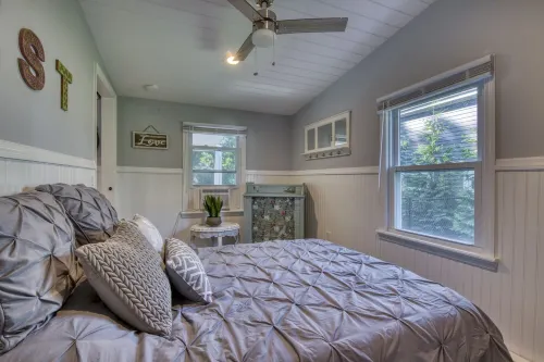 Modern Farmhouse Steps to Beach and Love Lane