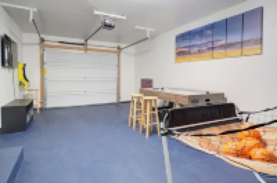 Modern Retreat with free EV Charging, Games & Fire Pit