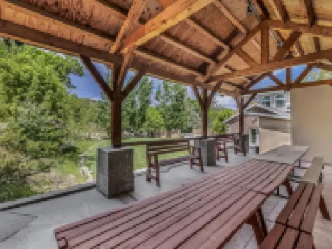 Luxurious Private Estate with Hot Tub. Game Room, Grand Piano- Near Ski Resort ホラデイのホテル