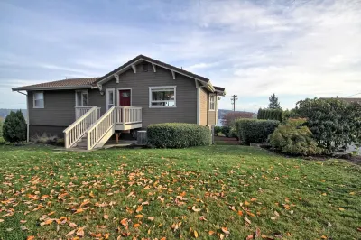 Charming Puget Sound/Mt Rainier View House Dune Peninsula at Point Defiance Park附近的飯店