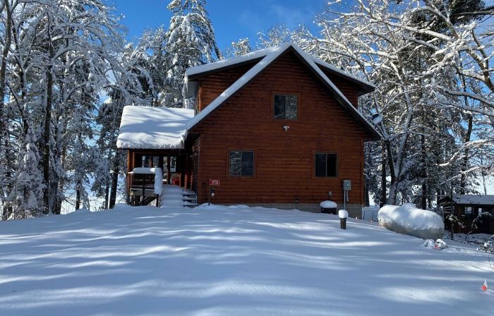Beautiful Birchwood Lake Cabin; Awesome Fishing & Sunsets, plus game room!