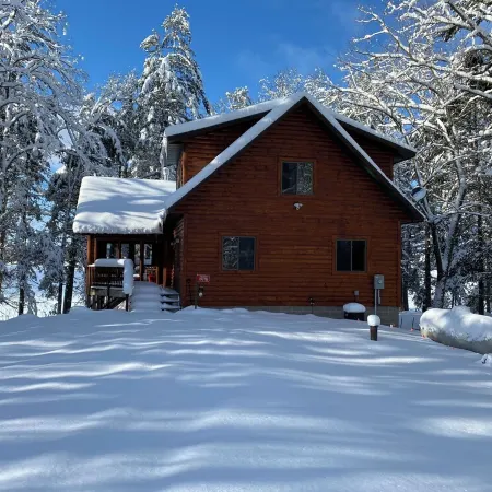 Beautiful Birchwood Lake Cabin; Awesome Fishing & Sunsets, plus game room!