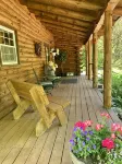 Rustic Log Home located near Baileys Harbor