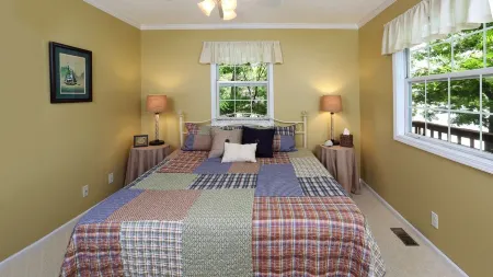 Conveniently Located Lakefront Home - Gorgeous Views - Privacy - Dock In Cove