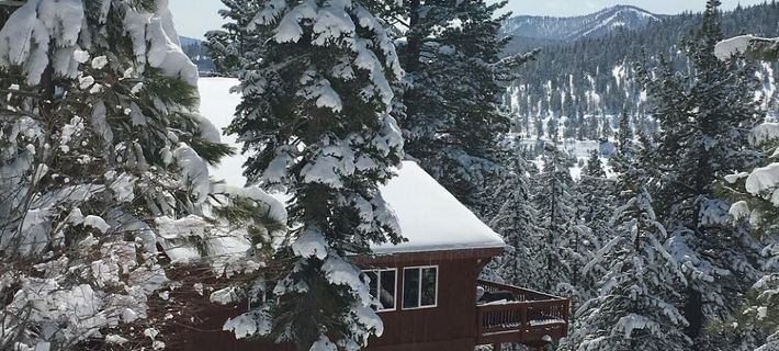 Luxury in prime location. Hot tub, games room with pool table. 4th night free. Hotele w: Truckee