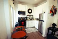 L@@K 2 minute walk to the BEACH and the party street called 2nd Street!