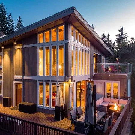 Cougar Mountain Retreat with hot tub,  sauna, and 3 floors of lake views!