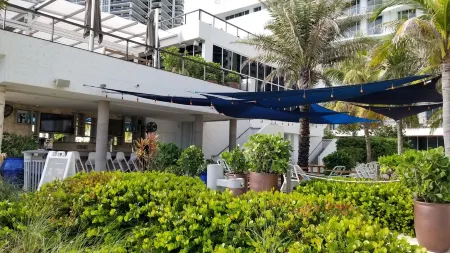 Beautiful OCEAN-VIEW apartment, right ON THE BEACH