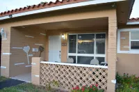 Single 4 bedroom Family House with Pool and Basketball court