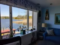 Lakefront Fall Foliage in New England Just 2 Hours from NYC Hotel a Sharon