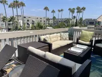 Northcoast Village Beautiful Penthouse w/ large rooftop deck and VIEWS! - ที่มีฟิตเนส