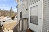 Charming 3BR Apt 1 Mile From Downtown Westerly. Short Drive to Mystic & Casinos. Hotels in Pawcatuck