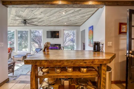 A Carefree Cottage/Pet friendly