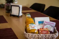 Enchanting thatched house idyllically situated on the Achterwasser, child-friendly