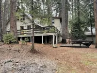 GREAT FAMILY LOCATION!  Peace in the Trees N Mace Отели рядом с достопримечательностью «Блэк Часм Каверн Нешнел Нэчурал Ландмарк»