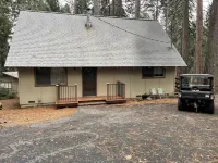 GREAT FAMILY LOCATION!  Peace in the Trees N Mace Отели рядом с достопримечательностью «Блэк Часм Каверн Нешнел Нэчурал Ландмарк»