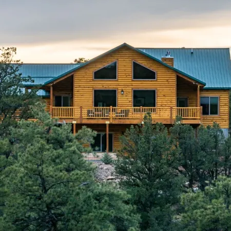 “Luxury Cabin Minutes from Zion East Entrance Views & Hot Tub”