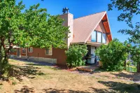 Hillside Cabin w/ Fireplace, Wrap Around Porch & 8mi. to Skiing!