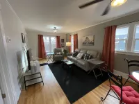 Cozy Downtown Home 🏘