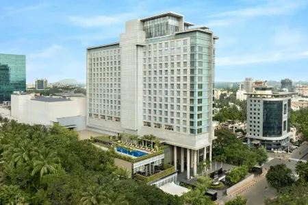 JW Marriott Hotel Pune Отели рядом с достопримечательностью «Шанивар Уода Форт»