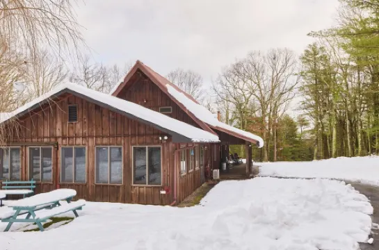 The Cabin at Deep Hollow