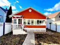 The Tangerine Terrace - Charming 4-bedroom house in Red Wing with two king beds