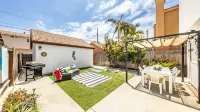 The White House of Huntington Beach Hotels near Cambro Manufacturing Co
