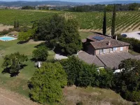 Eleganza toscana con vista colline e vigneti, giardino e piscina
