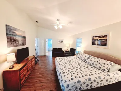 🍹🌞 Coastal Retreat! Heated Pool, Boat/RV Parking Double Lot, 3 miles to Beach!